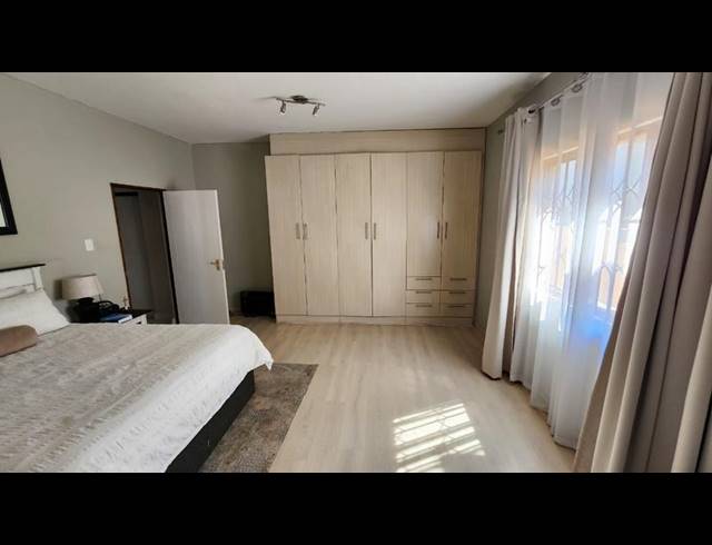 5 BEDROOM HOUSE FOR SALE IN MULBARTON